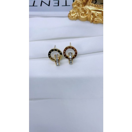 Anting Tusuk Titanium Gold Lapis Emas N11082107