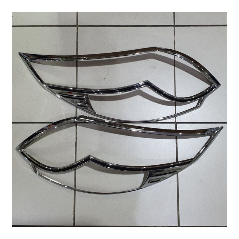 Garnish lampu chrome lampu depan Rush Terios New 2015-2017.