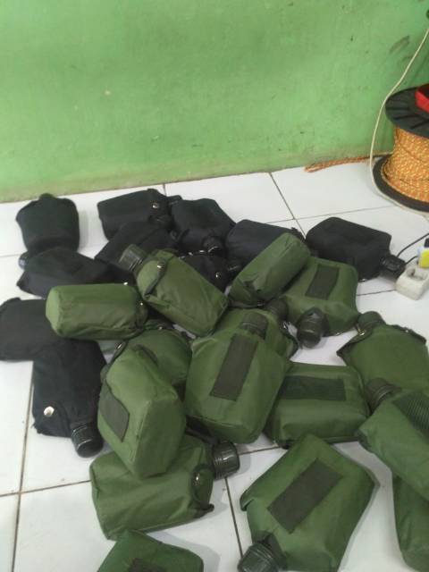 Tempat minum tactical outdoor/tempat minum tni/army/pelpes hijau hitam/pelves military airsoftgun