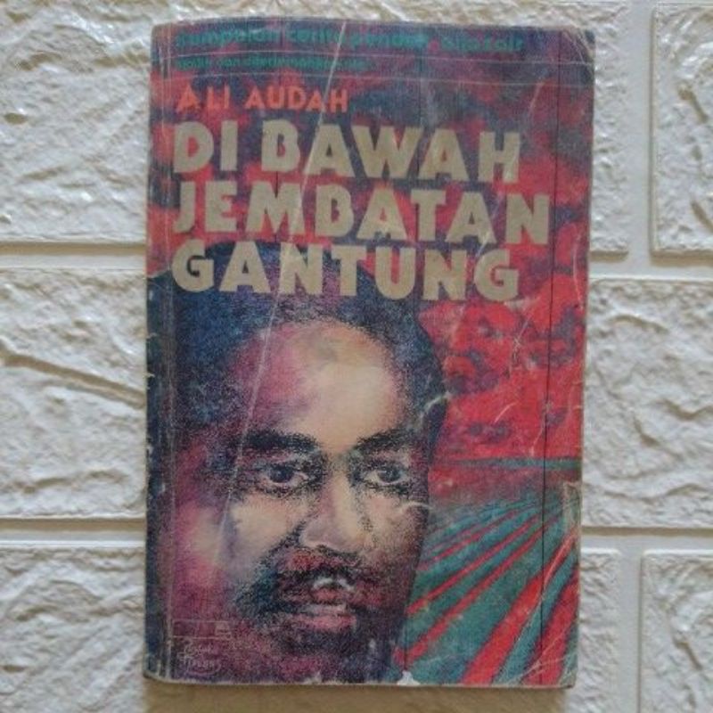 Buku Di Bawah Jembatan Gantung - Ali Audah