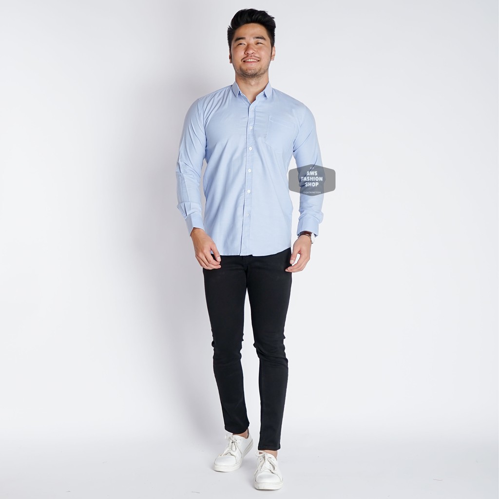 Kemeja Pria Lengan Panjang Polos Biru Muda Soft Blue Oxford Kerja Cowok Casual Slimfit EightNineTeen