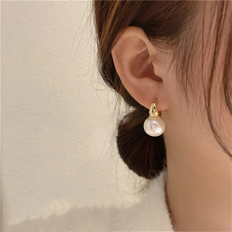 1 Pasang Anting Menjuntai Liontin Mutiara Gaya Vintage Korea Minimalis Untuk Wanita