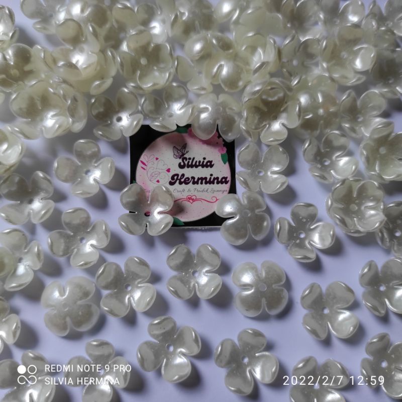 Mote Kelopak Clover BW 1 Pon