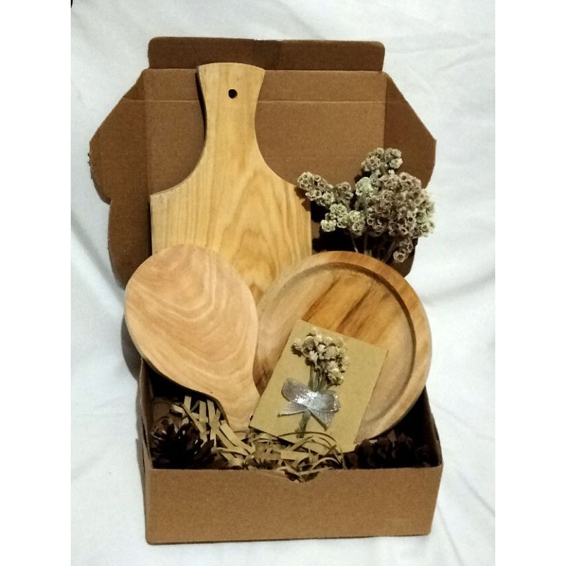 

PARCEL / HAMPERS PERALATAN KAYU / KADO PERNIKAHAN, ULANG TAHUN, PARCEL LEBARAN