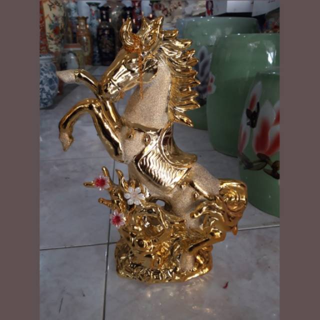 Pajangan lemari kaca-Pajangan patung kuda-Jual pajangan keramik import