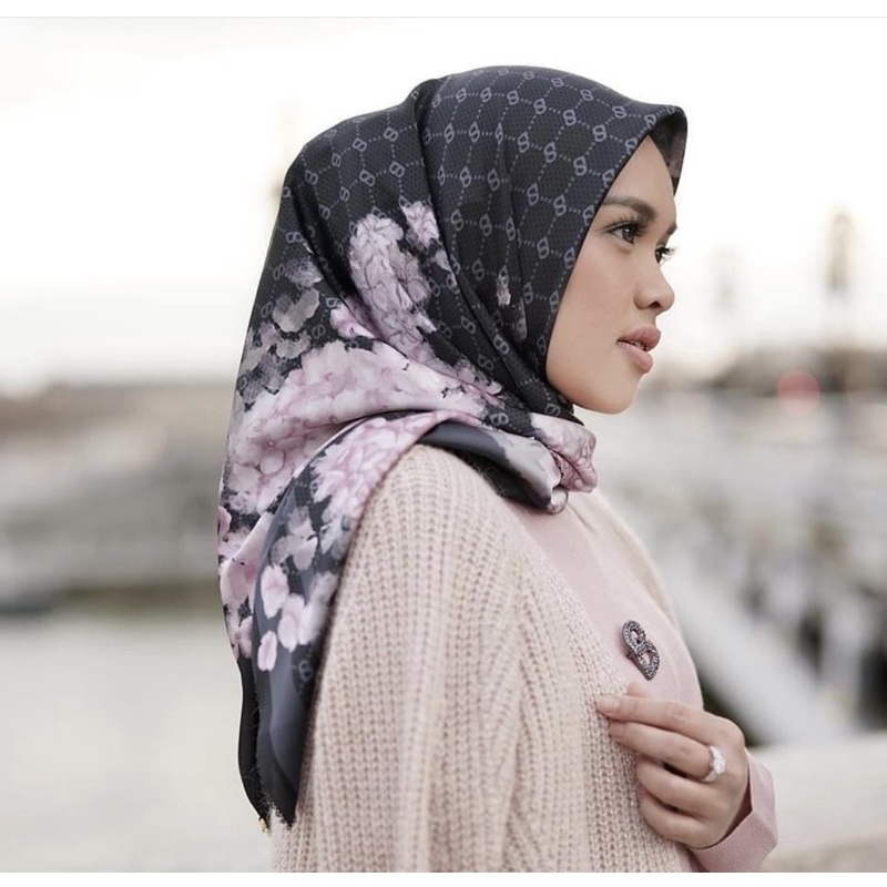 hydrangea noir black buttonscarves