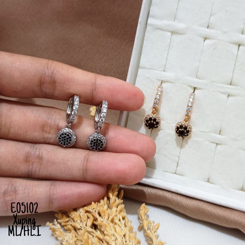 Anting Xuping Zircon Bunga Hitam E05102