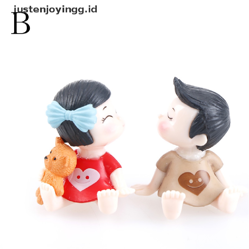 // justenjoyingg.id // Lovers Couple Figurines Miniatures Fairy Garden Gnome Moss Terrariums Resin Crafts Decoration  ~