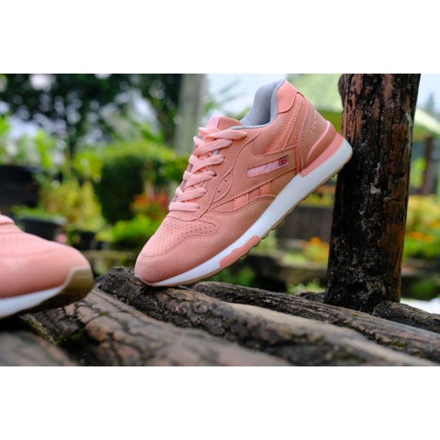 Sepatu wanita runing reebok LX-8500