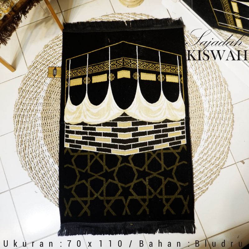 SAJADAH DEWASA TURKY KISWAH HITAM EXCLUSIVE TERBARU/ukuran 110cmX70cm/Bahan bludru premium gold Spiegel halus dan lembut / muslim