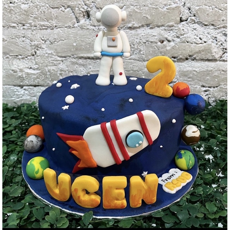 kue ulang tahun astronot