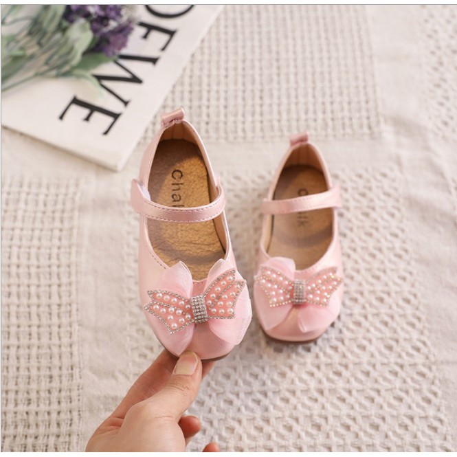 A717- Sepatu anak perempuan import motif kupu-kupu mutiara