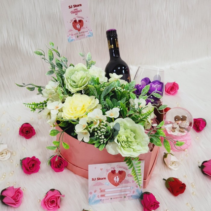 

Paket box hampers bunga valentine anniversary ulang tahun wisuda 50