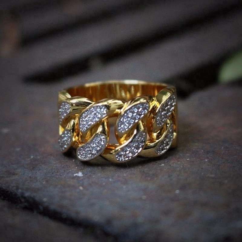 Cincin Fashion Emas Stainless Steel Dengan Perhiasan Zirkonia Hadiah Pesta Pernikahan Untuk Pria Dan Wanita