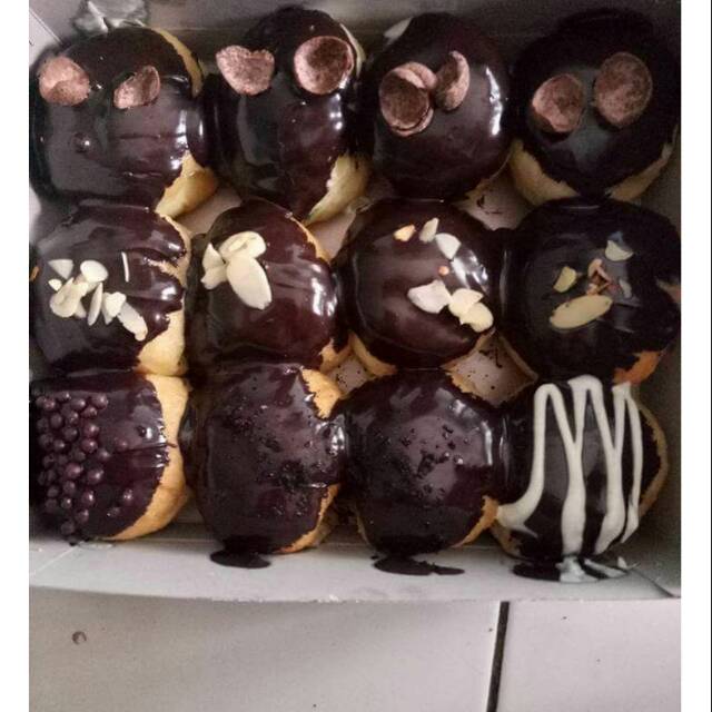 

Donat toping coklat