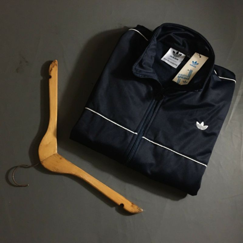 

Jacket Adidas Hitam Full Tag & Label