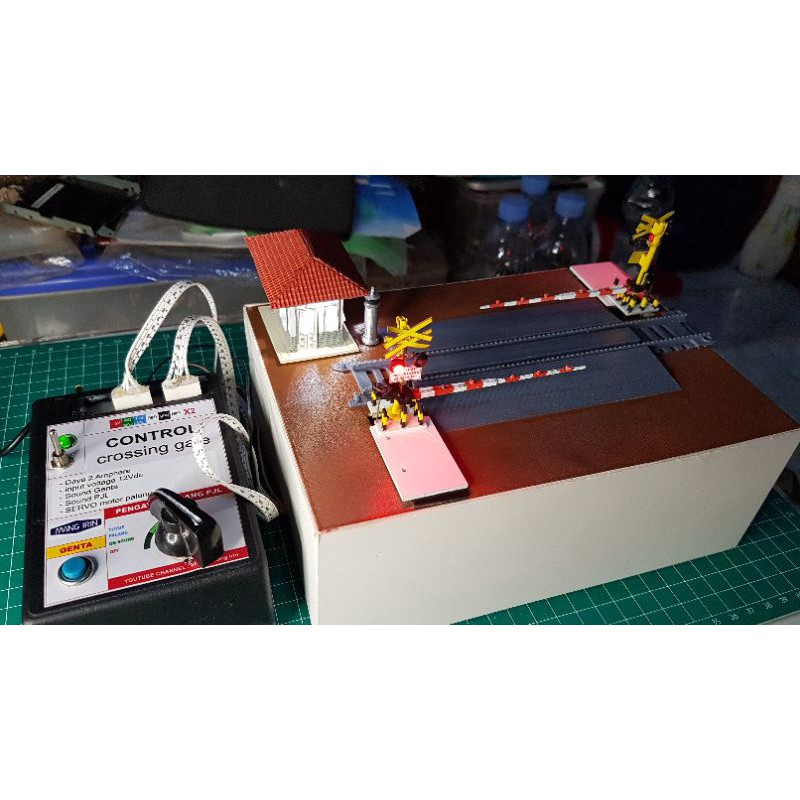 Miniatur PJL perlintasan kereta api servo with sound skala HO 1/87