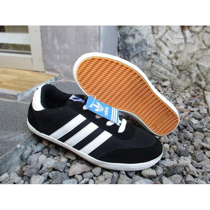 Jual SEPATU SEKOLAH ADIDAS SUPERSTAR HITAM PUTIH SOL KARET SIZE 34 - 37 Low Price!
