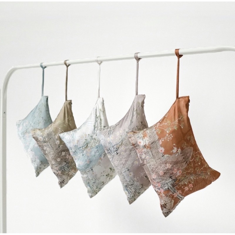 Buttonscarves Prayer Robe British Series