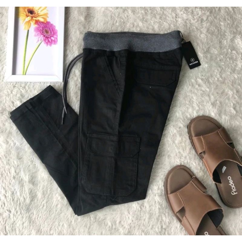 CELANA CARGO NEVADA KARET