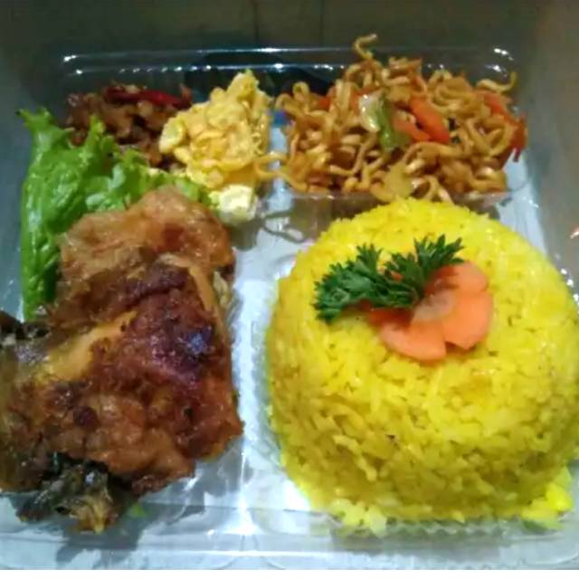 

Nasi kuning tuban