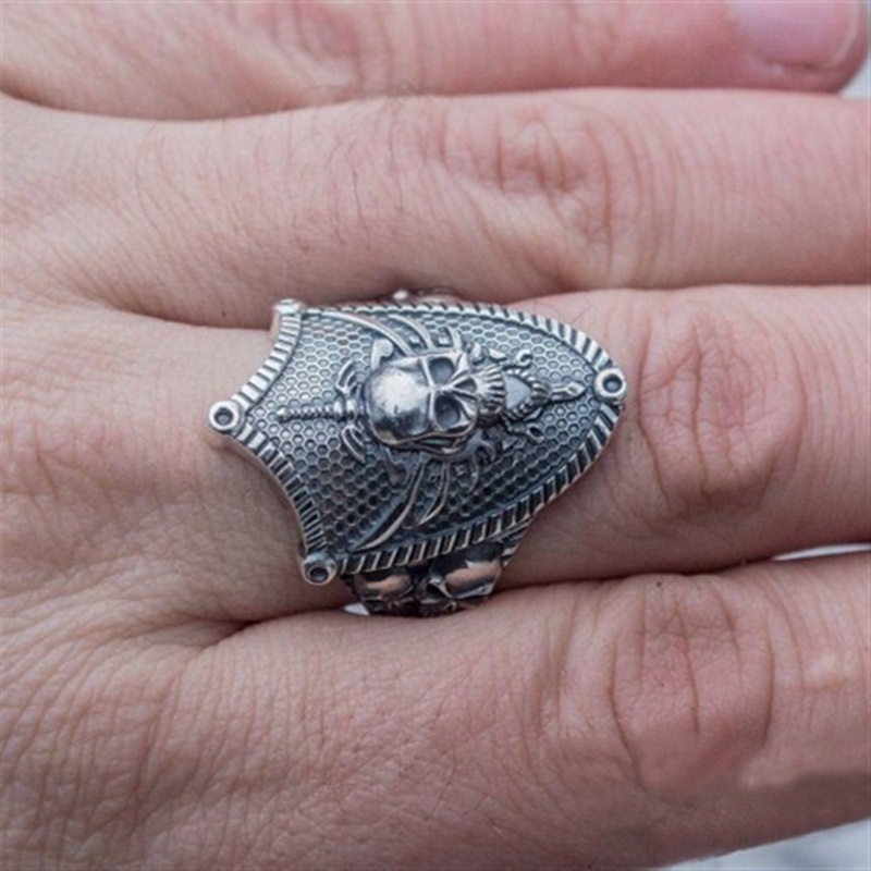 Perhiasan Cincin Silver Retro Gothic Punk Desain Tengkorak Perisai Untuk Pria