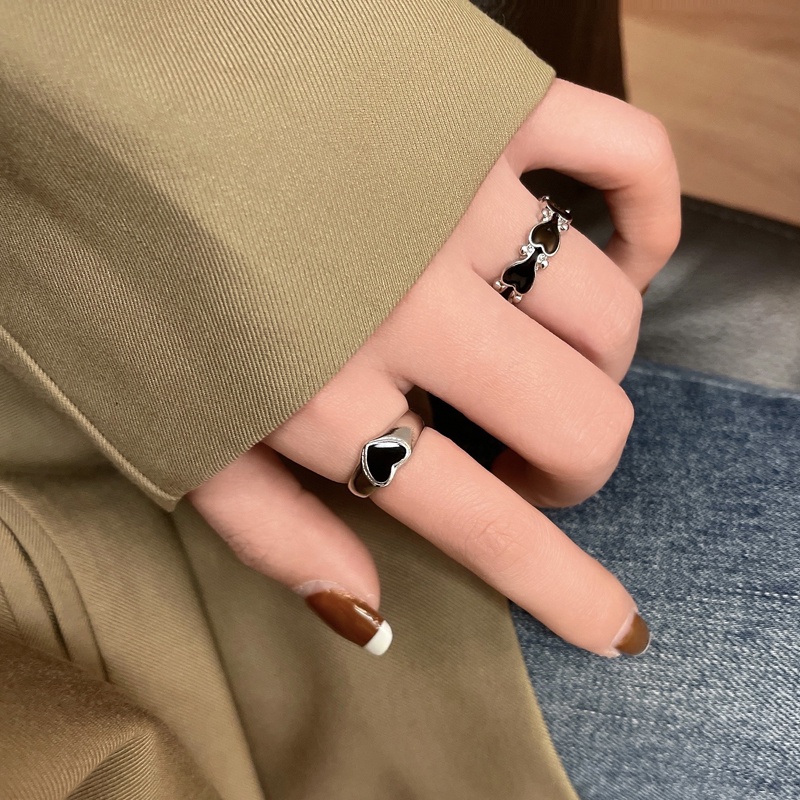 Cincin Bentuk Hati Warna Hitam