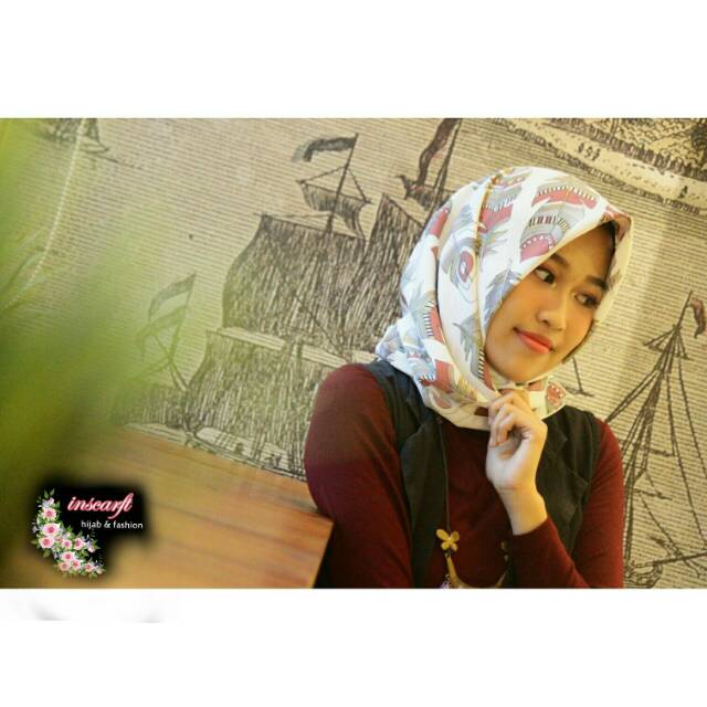 Hijab segi empat motif bahan wolfis