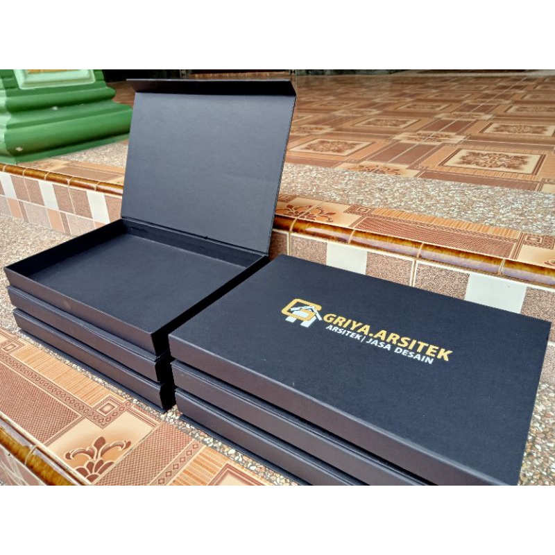 

Box Hampers tutup magnet / Kotak Kado Hard Box