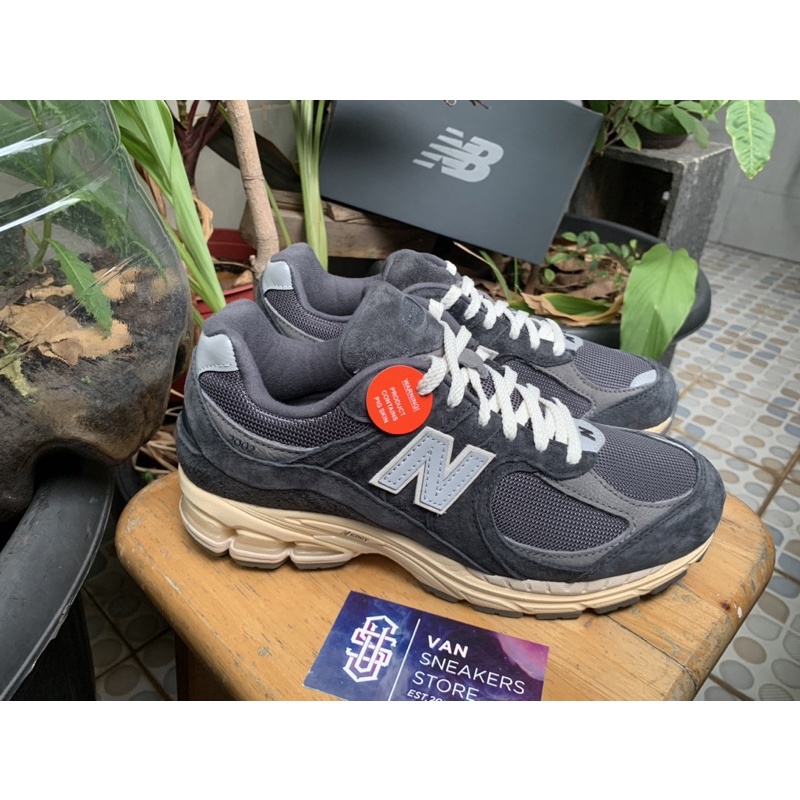 New Balance 2002R Black Vintage Original