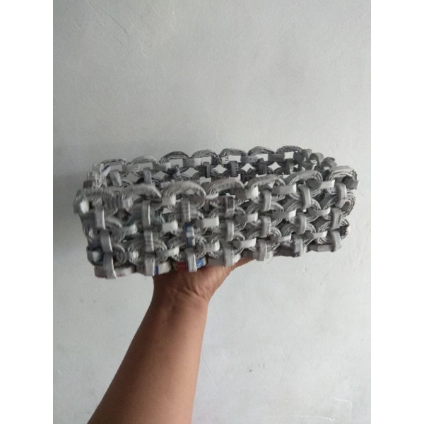 kerajinan tangan dari koran bekas / keranjang dari koran / vas bunga dari koran /bunga dari koran