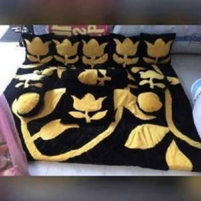Karpet motif bunga