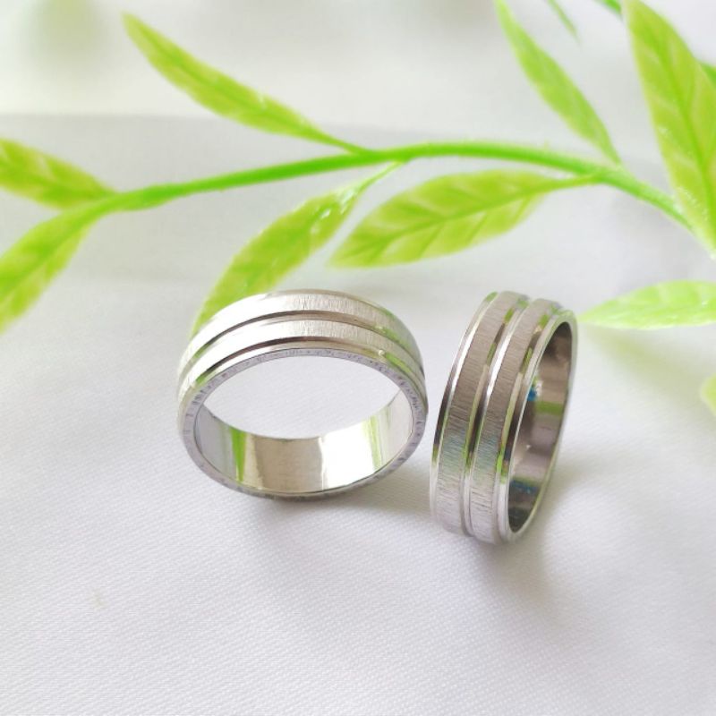 Cincin Titanium Silver Garis Timbul Pria dan Wanita