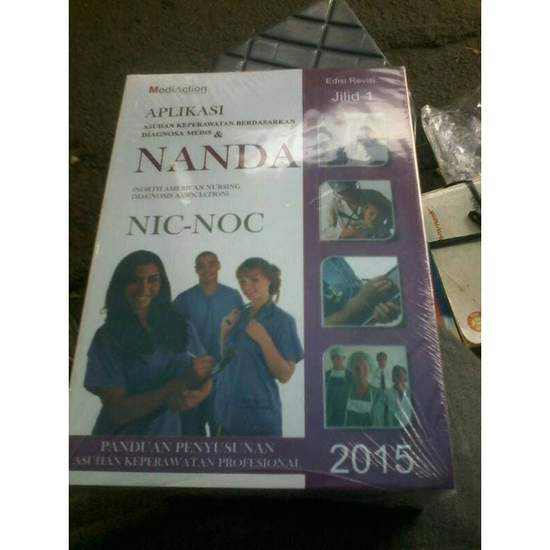 Buku asuhan keperawatan nanda nik-nok 2015