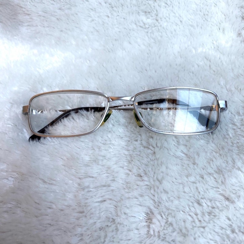 UNIVERSAL Frame Kacamata unisex  Preloved frame unisex cond 80%, minus bagian batang agak longgar