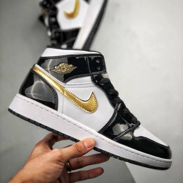 gold black and white jordans 1