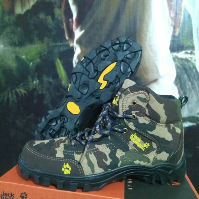 Sepatu gunung jack wolfskin army