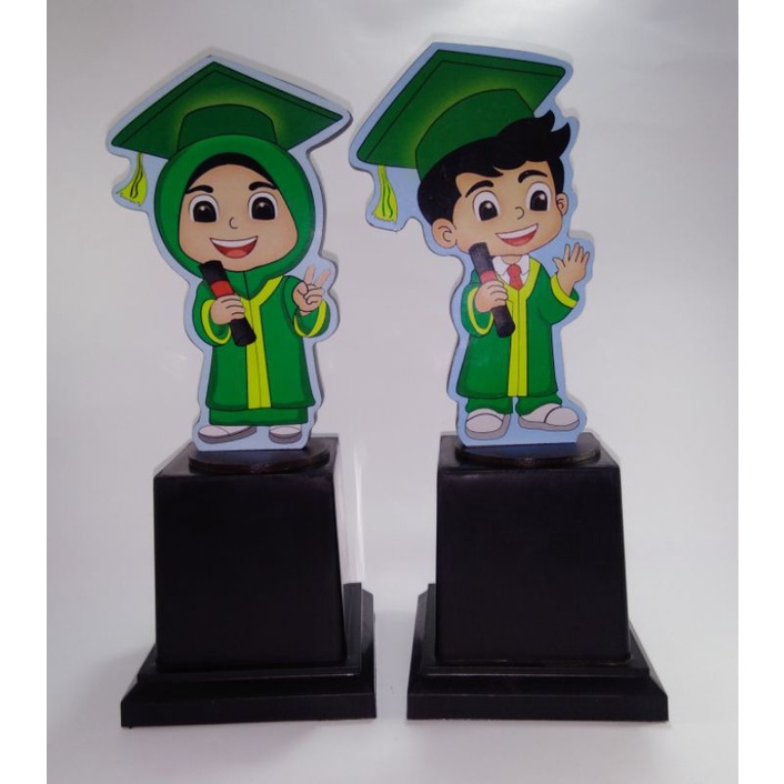 Plakat Patung Wisuda TK Paud tinggi 25cm lebar 10 cm +Box Packing