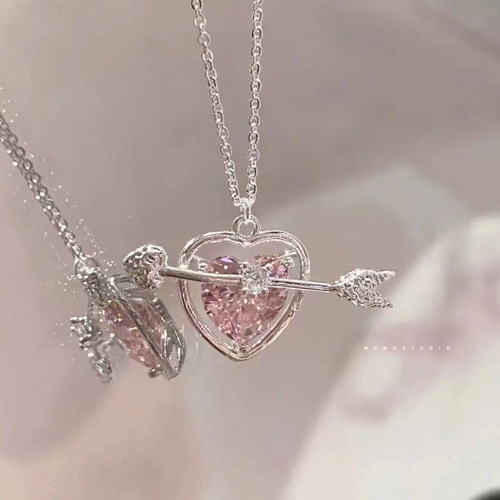 Kalung Rantai Klavikula Desain Hati Panah Cupid Hias Berlian Warna pink Untuk Wanita