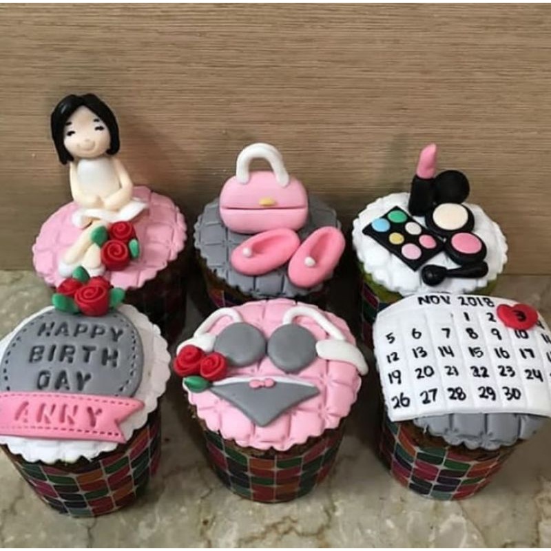 

cake custom birthday or bridal shower
