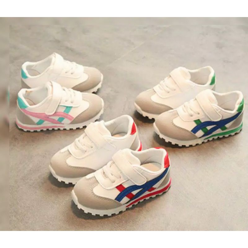 Sepatu anak import sneakers