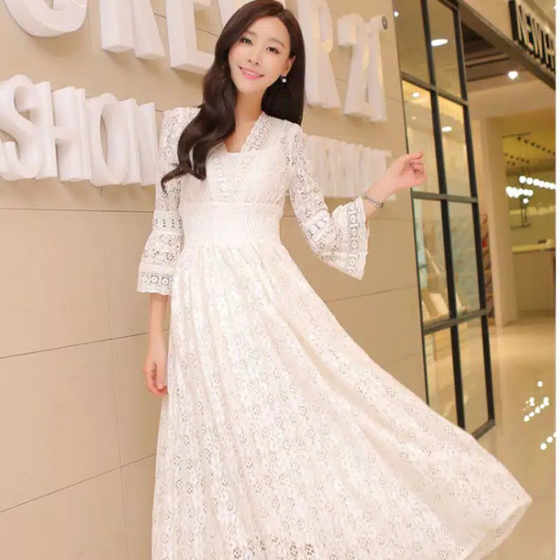 maxi dress putih Cinosural International School