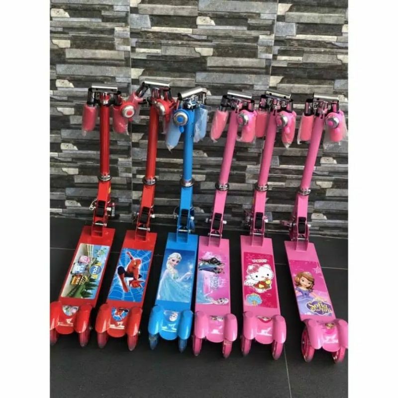 Skuter Anak Scooter Karakter Hello Kitty Frozen Spiderman Doraemon ada Rem Lampu Bel Mainan Otoped