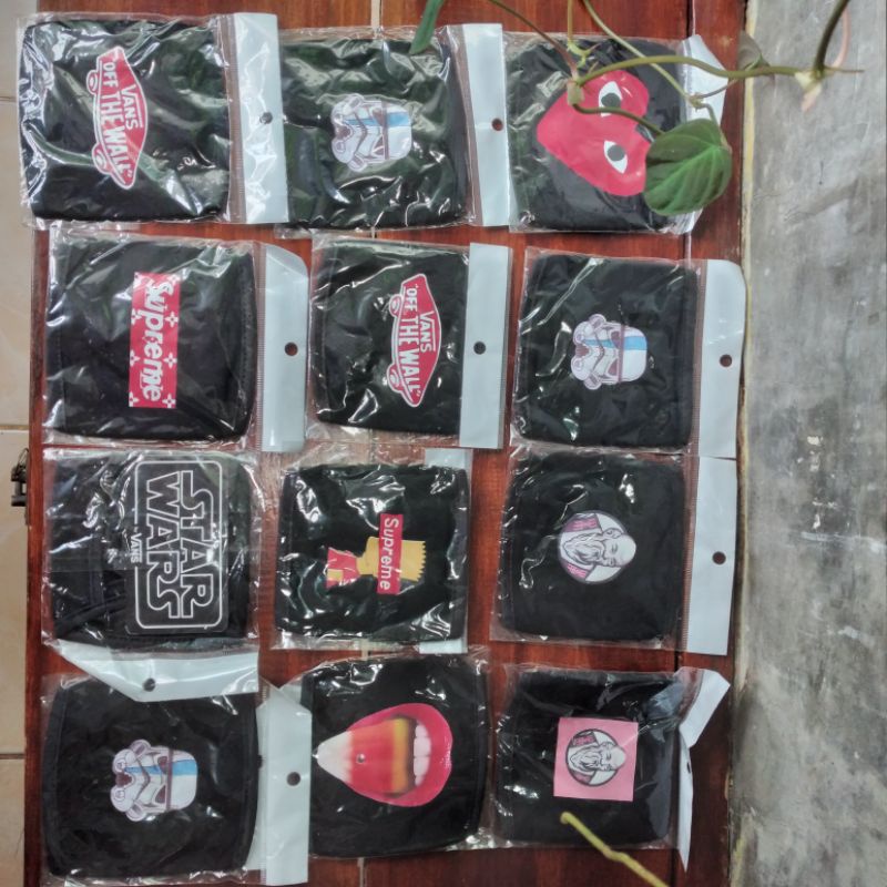 Masker Brand Supreme Vans