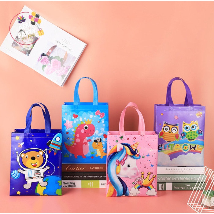 

TAS SOUVENIR ULANG TAHUN GOODIE BAG PLASTIK SOUVENIR UNICORN/DINO DX32