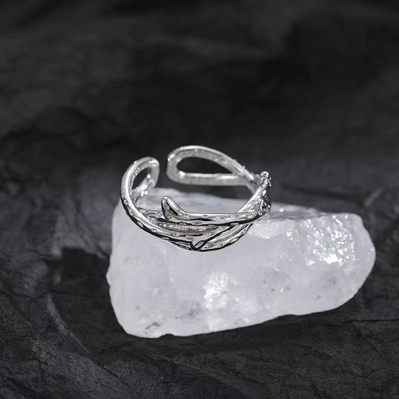 Perhiasan Cincin Alloy Lapis Silver Desain Bunga Mawar Berduri Untuk Wanita