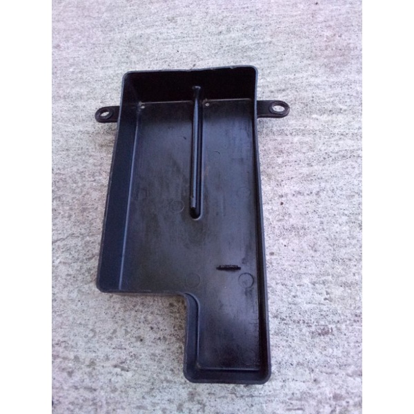 bagasi wadah kunci toolkit bawah jok motor Yamaha Vega R