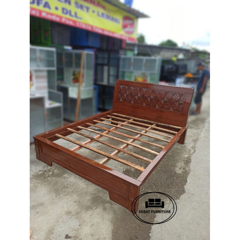 Ranjang Kayu Jati Minimalis