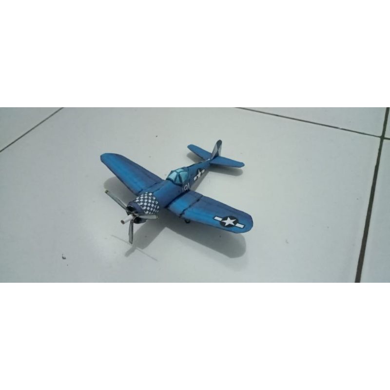 mainan pesawat tempur ww2