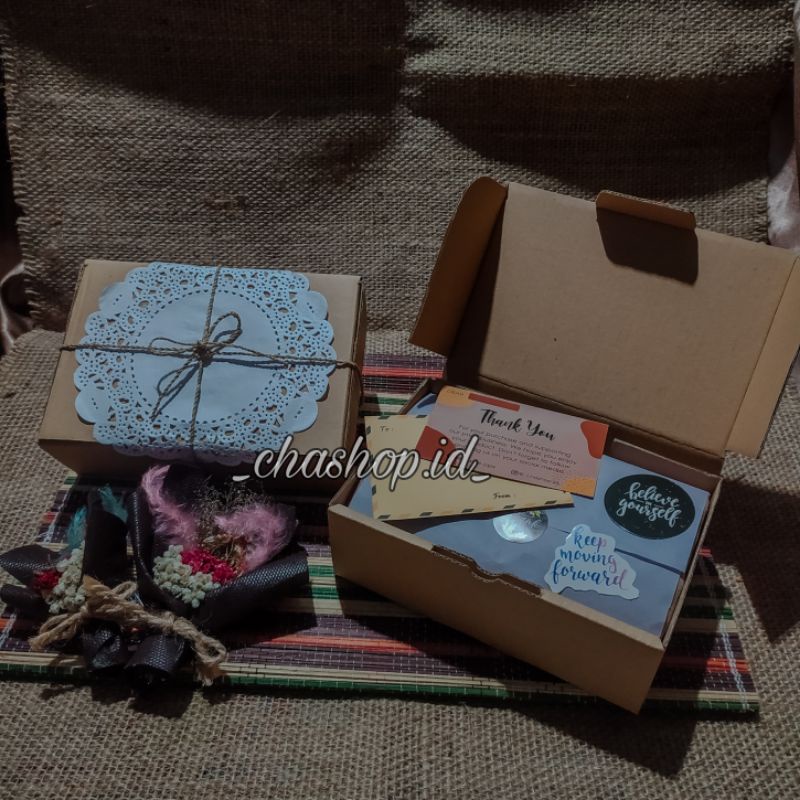 

Packaging Hampers Hijab / Gift Box Hijab
